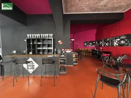 Arbeiten mit Atmosphäre: Altbaujuwel mit Mid-Century-Flair