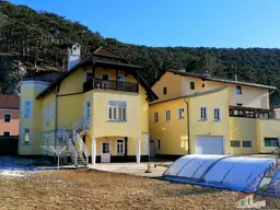 Bezirk Baden, Stilvolle, renovierte Jahrhundertwendevilla mit fast 1000m² Garten zu verkaufen.