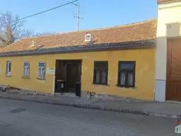 "Renovierungsbedürftiges Landhaus – Ideal für Investoren und Liebhaber von Altbau-Charme!"