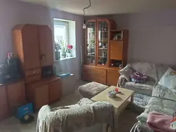 "Renovierungsbedürftiges Landhaus – Ideal für Investoren und Liebhaber von Altbau-Charme!"