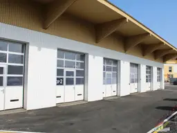 Gut gelegene 10 Parkplätze mit 1 x wöchentlicher Hallenbenützung beim Flughafen Wien
