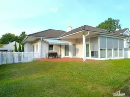 Bungalow mit Pool in den Seegärten von Neusiedl am See - komplett unterkellert - Kachelofen