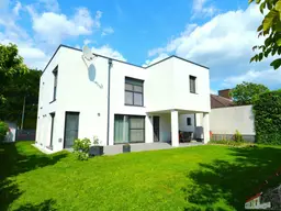 Hochwertiges Einfamilienhaus mit großer Dachterrasse und schönem Garten - gute Verkehrsanbindung