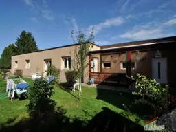 Renoviertes Wohnhaus- und moderner Neubau (Fertigstellungsarbeiten erforderlich) für zwei Familien