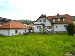 Ein-/ Zweifamilienhaus mit Nebengebäude auf 880 m²