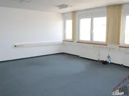 Großzügiges Büro – 130 m² für €10,00/m² – direkt verfügbar