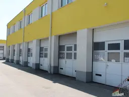 Sehr gut gelegene Garagenbox / Lager für Hebebühne geeignet und mit großem Einfahrtstor 3 m x 3 m Nähe Flughafen und ca. 12 Autominuten von Wien entfernt mit Parkplatz - ideal auch für Startups