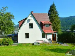 Einfamilienhaus mit Gäste-/Sommerhaus und 2 Garagen - Fernblick