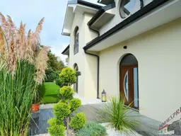 Hochwertiges Ein-/ Zweifamilienhaus mit separater Wohnung - Doppelgarage mit Fußbodenheizung