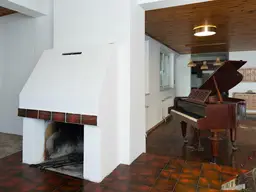 Architektenhaus mit Schwimmhalle in Ruhelage