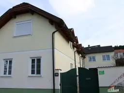 Sehr gut gelegenes Zweifamilienhaus in Mannersdorf zum Teil im Innenbereich bei 1 Wohneinheit sanierungsbedürftig