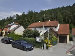 "Wohnen wie im Urlaub" Neuwertige Doppelhaushälfte mit Garage im wunderschönen Hohenberg