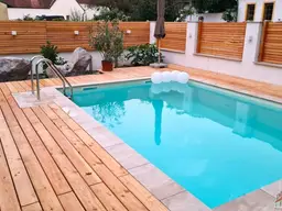 Großzügiges Ein-/ Zweifamilienhaus mit Pool in Ruhelage - zwei Eingänge