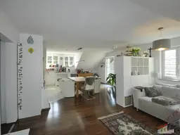 Wunderschöne Dachgeschoss-Wohnung in Pressbaum mit Pergola, Pool und großem Garten
