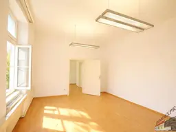 Kleines barrierefreies Büro sehr zentral in der St. Pöltner City gelegen - Parkplätze in der Nähe anmietbar