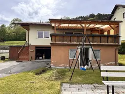 Waldegg-Wopfing: Einfamilienhaus mit Terrasse, Garage und Stellplätzen - Teilrenoviert für nur € 225.000,00!