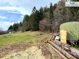 Waldnaher Baugrund in Ruhelage