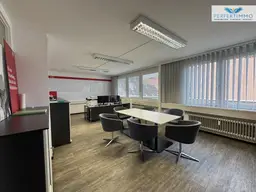 Potenzialfläche mit Raum für moderne Bürogestaltung