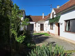 Dürnbach: Sanierungsbedürftiges Landhaus mit Stadl und Obstgarten