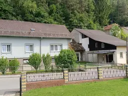 Einfamilienhaus mit Nebengebäude