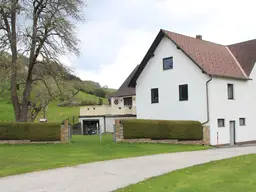 Gepflegtes Haus mit großem Garten