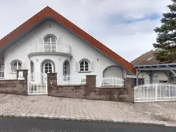 Wunderschöne Villa in exklusiver Bauausführung und Einrichtung