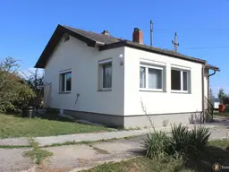 Dürnbach: Kleines Wohnhaus mit Garten und Brunnen