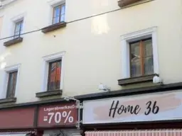 Stadthaus mit Geschäftslokalen und Wohneinheiten am Beginn der Fußgängerzone in der Stadt Wiener Neustadt zu verkaufen