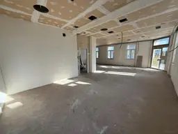 Büro/Geschäftsfläche, Ausbaubar nach Ihren Wünschen - Zugang über Straße direkt möglich
