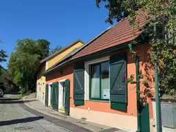 Weinkeller in idyllischer Kellergasse