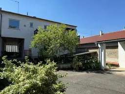 Wohnhaus mit Innenhof 