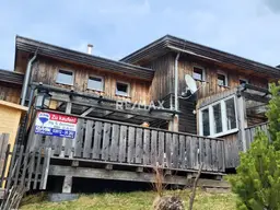 voll möbliertes Ferienhaus in einem Feriendorf in naturbelassener Umgebung