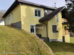 KOMPLETTE Haus- Etage, mit großzügigen Garten und Grünruhelage in Niederöblarn!