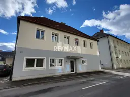 Dachgeschoß-Wohnung in Zentrumslage zum SELBSTAUSBAU