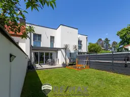 “Ankommen, wohlfühlen, leben – Ihr modernes Zuhause mit Garten wartet!“