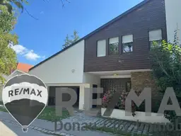 "Einfamilienhaus mit 1110m² Grund mitten im Ort!"