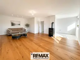 Exklusive 3-Zimmer-Wohnung mit 103 m² WNFL | frisch saniert | Kamin | Stellplatz | nahe Wien