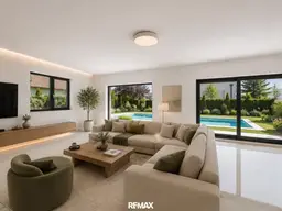 "Luxuriöse Doppelthaushälfte mit Pool, Garten und hochwertiger Ausstattung!"