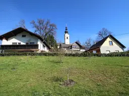 Schönes Zweifamilienhaus mit großem Grundstück und großem Nebengebäude in Grafenstein ( Kleintierhaltung möglich.)
