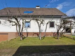 Zu verkaufen Großes Wohnhaus mit 204 m², verkehrsgünstig in Grafenstein