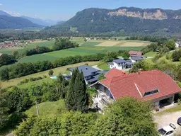 Wohnhaus( Ferienhaus) in traumhafter erhöhter Aussichtslage mit großem sonnigen Grundstück und eigener Quelle