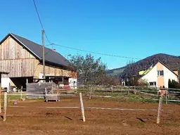 Landwirtschaft ca. 3,3 ha, mit Hofstelle