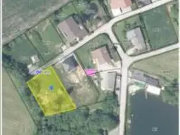 ebenes Baugrundstück 1159 m² - Alt Ossiach - ohne Bauverpflichtung - Mit weißer Gartenhütte : )