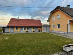Entzückendes Ein- bis Zweifamilienhaus mit Nebengebäude in Sittersdorf