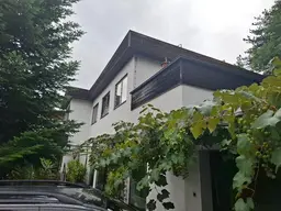 Grafenbach/St. Valentin: Exklusives großes Haus mit Indoor-Schwimmhalle, vielen Terrassen und parkähnlichem Grundstück mit traumhaftem Fernblick