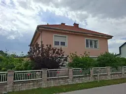 Felixdorf: Wunderschönes Einfamilienhaus mit Doppelgarage auf einem großen traumhaften Grundstück