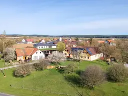 Großer Vierseithof mit Nebengebäude in schöner Stadtrandlage auf rund 6.250 m² Grund