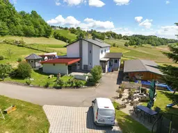 Jennersdorfer Hügelland: Idyllisch gelegenes Wohnhaus in ruhiger Lage mit ca. 5.500 m² Grund ohne direkte Nachbarn