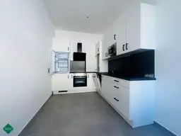Neu sanierte 2-Zimmer-Räumlichkeit mit separatem Straßeneingang
