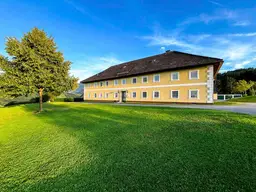 Land &amp; Gut: Historischer Vierkanthof in Allein- &amp; Aussichtslage